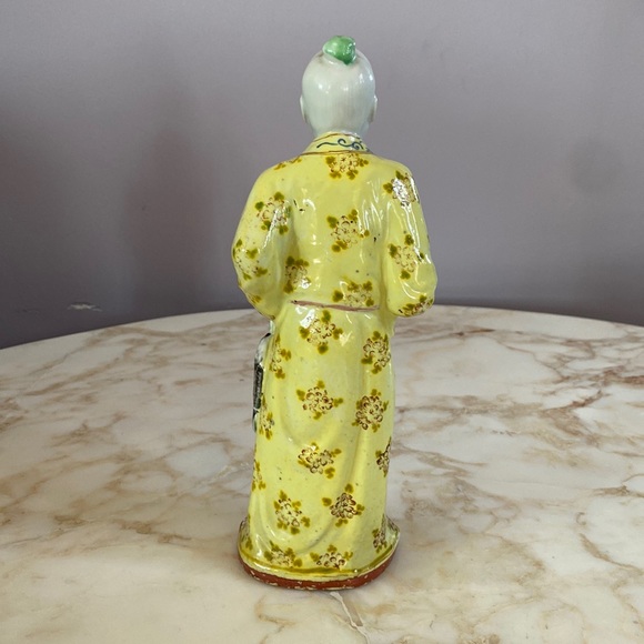 Antique Chinese export famille jaune (yellow) ceramic figurine - Picture 6 of 11